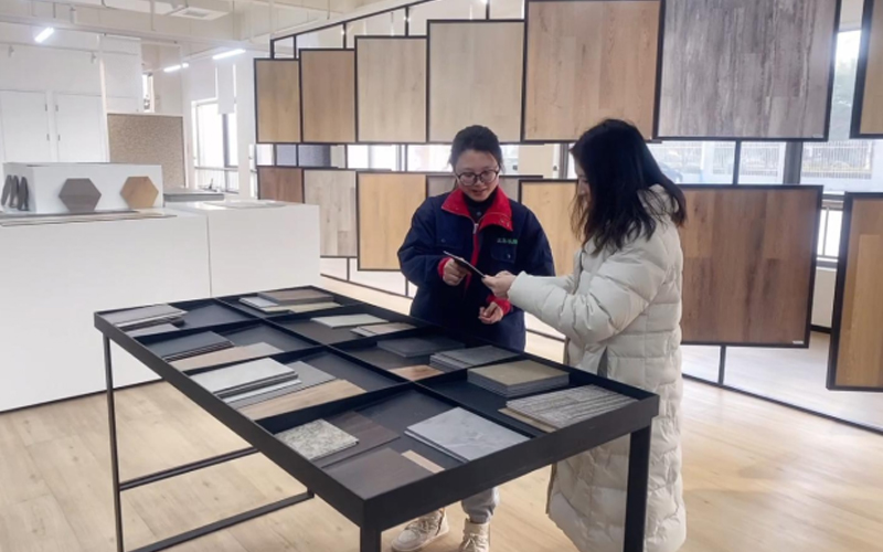  Clients are viewing flooring samples in the exhibition hall.