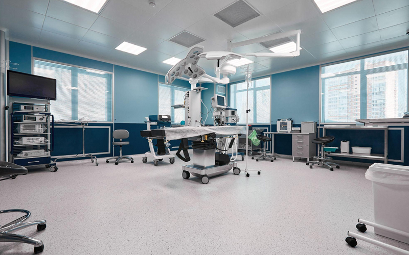 A clean and tidy operating room